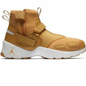 COPY - COPY - Air Jordan Trunner LX High golden harvest . 8